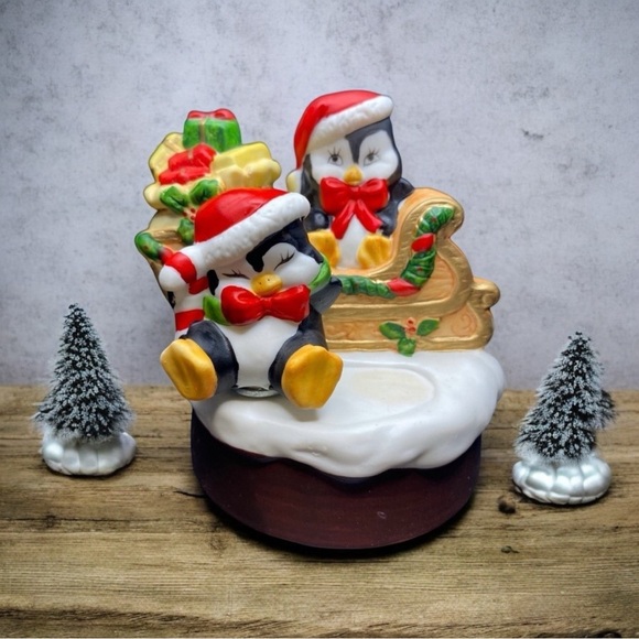 VINTAGE 1989 House of Lloyd Merry Penguins Musical Christmas Music Box - Picture 1 of 10